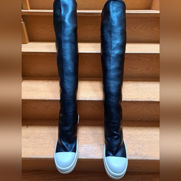 RICK OWENS SS24 KNEE-HIGH STOCKING SNEAKS IN BLACK AND MILK STRETCH LAMB LEATHER - Picture 7 of 14